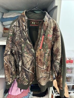 Under Armour women’s Camo Jacket - Olive Green, brown & hot pink Size L